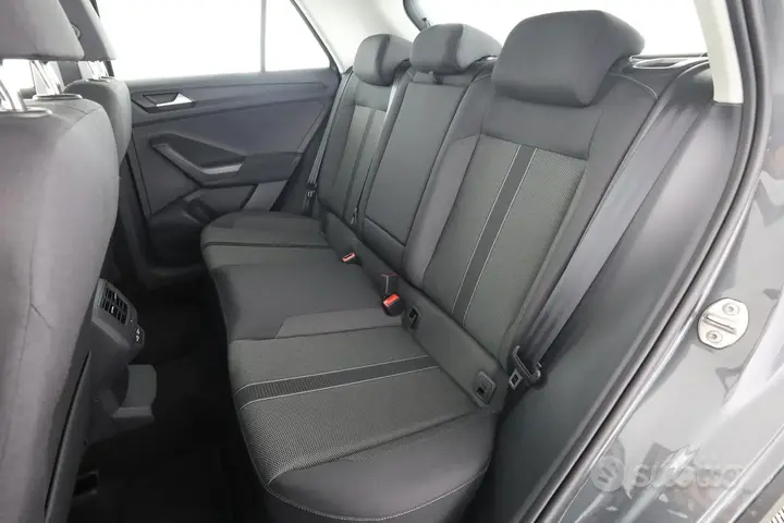 Volkswagen T-Roc 2023 photo 3