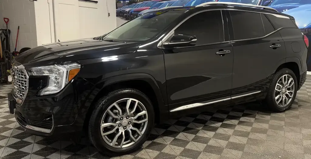 GMC Terrain 2024 photo 2