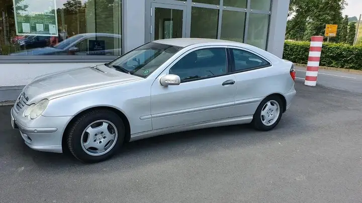 Mercedes-Benz C200