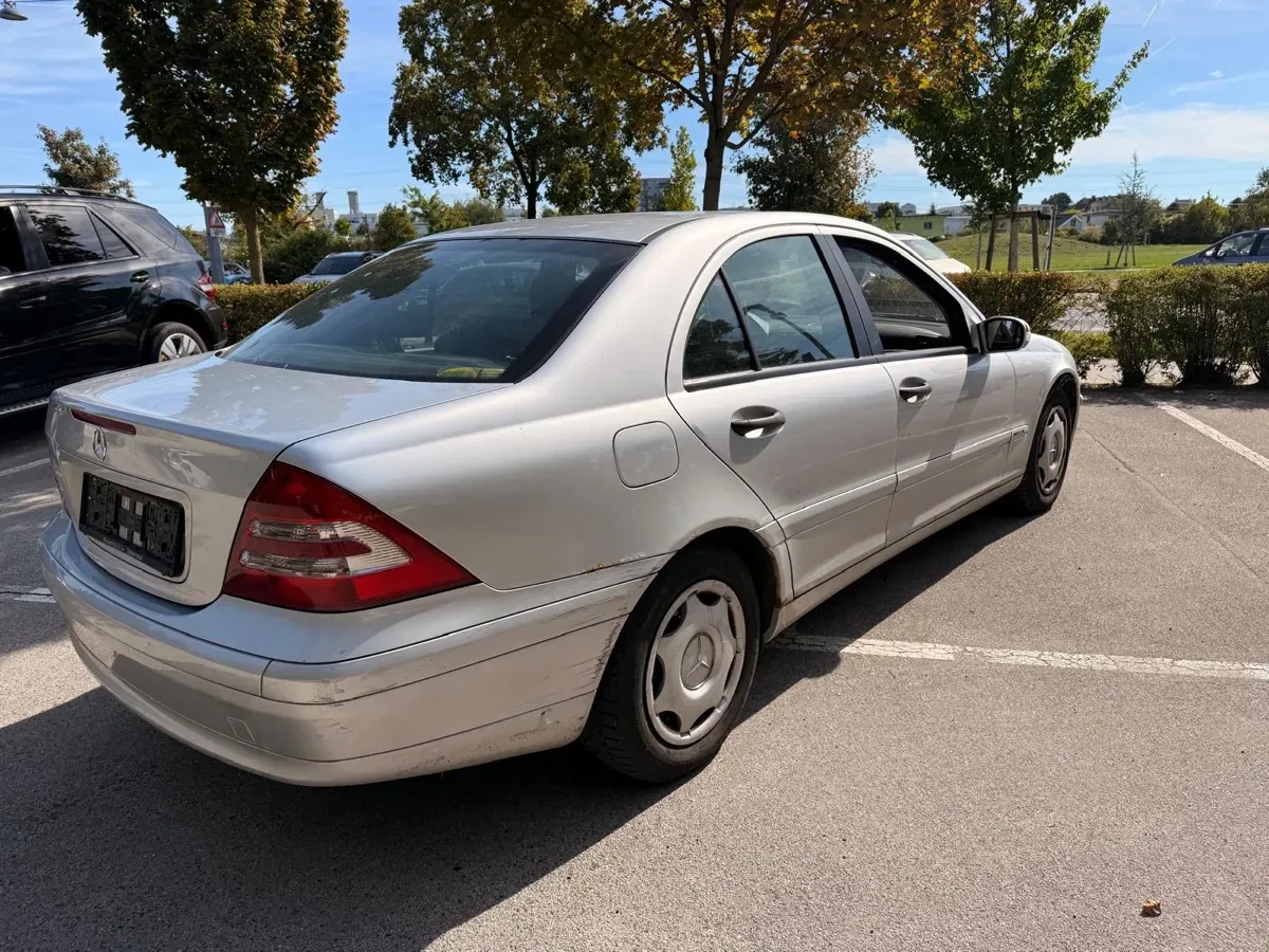 Mercedes-Benz C-Class 2002 photo 2