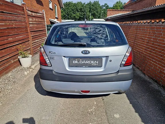 Kia Rio 2007 photo 4