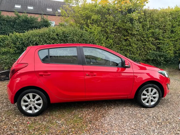 Hyundai I20 2013 photo 2