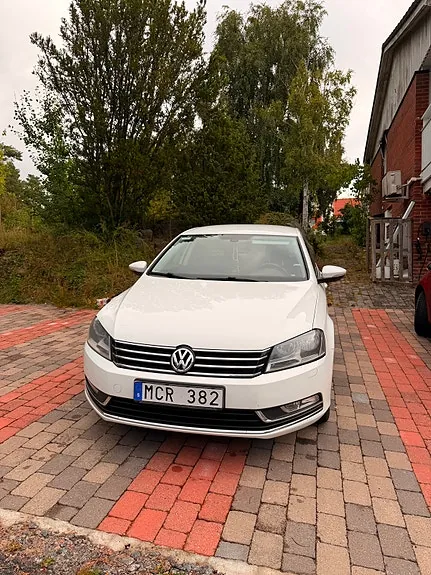 Volkswagen Passat 2012 photo 2