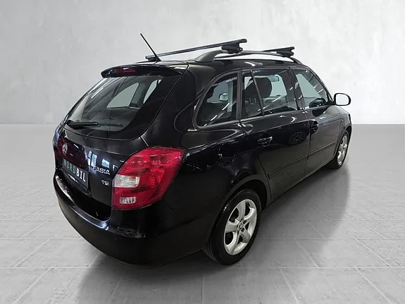 Skoda Fabia 2013 photo 3