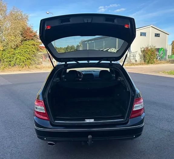 Mercedes-Benz C220 2011 photo 4
