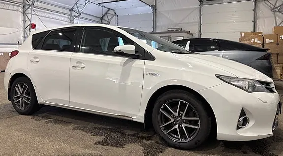 Toyota Auris 2015 photo 5