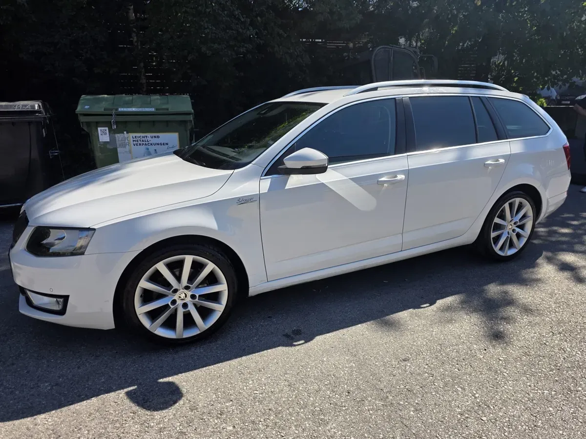 Skoda Octavia 2013 photo 2