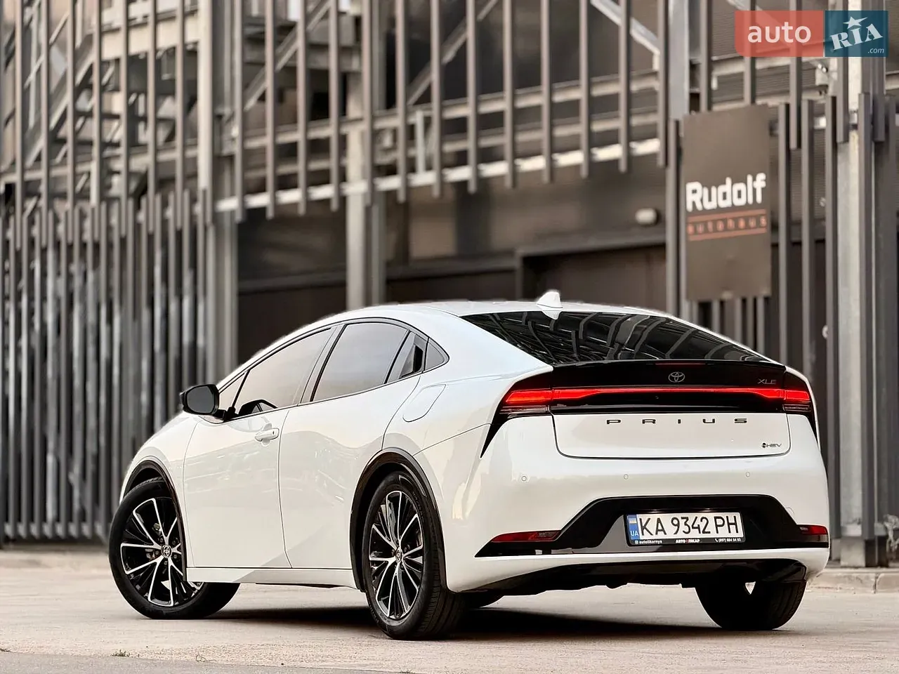 Toyota Prius 2023 photo 2