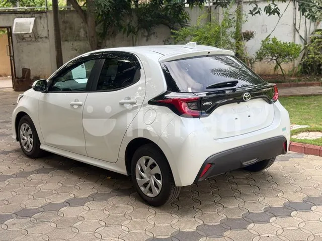 Toyota Yaris 2023 photo 2
