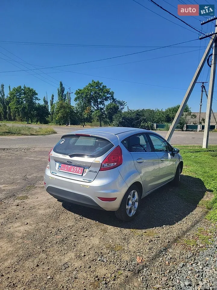 Ford Fiesta 2011 photo 3