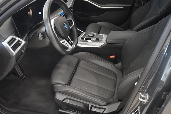 BMW 330E 2026 photo 2