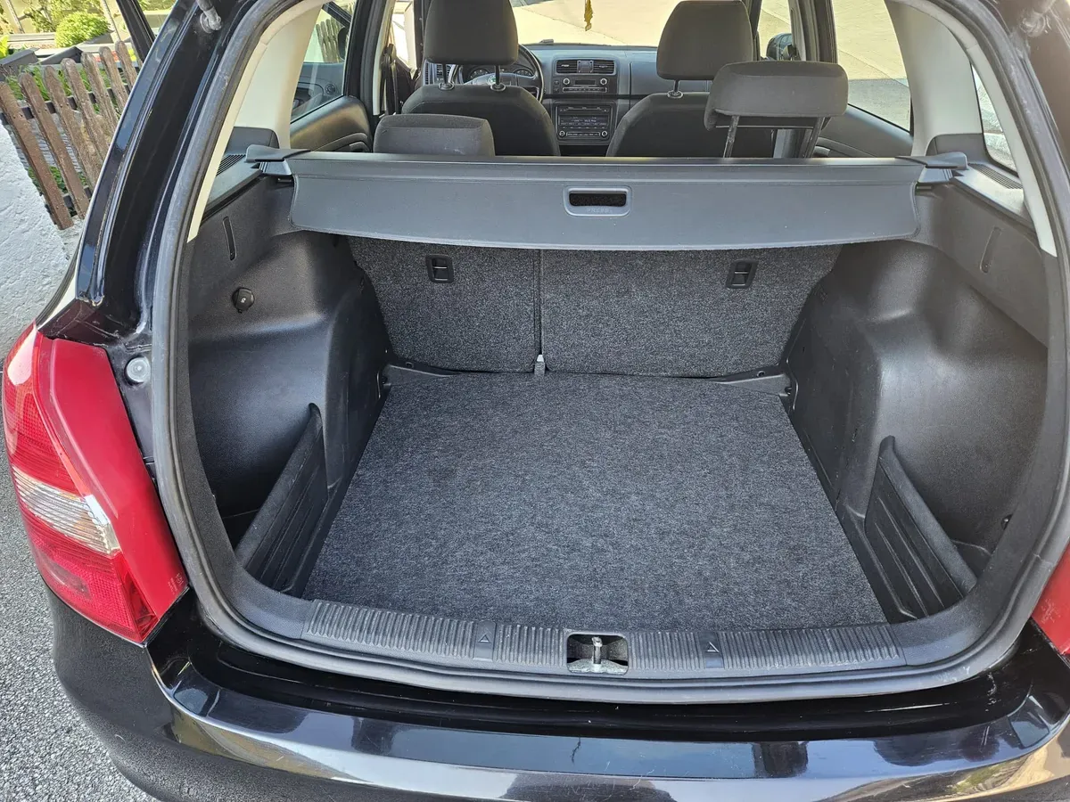 Skoda Fabia 2010 photo 2
