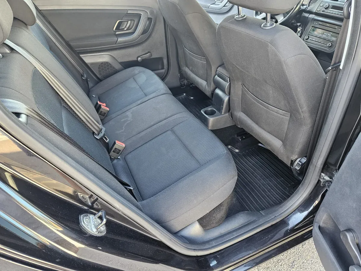 Skoda Fabia 2010 photo 3