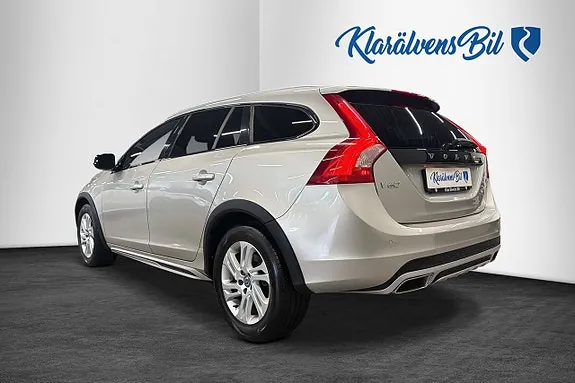 Volvo V60 Cross Country 2017 photo 4