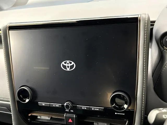 Toyota Alphard Hybrid Z 2023 photo 3