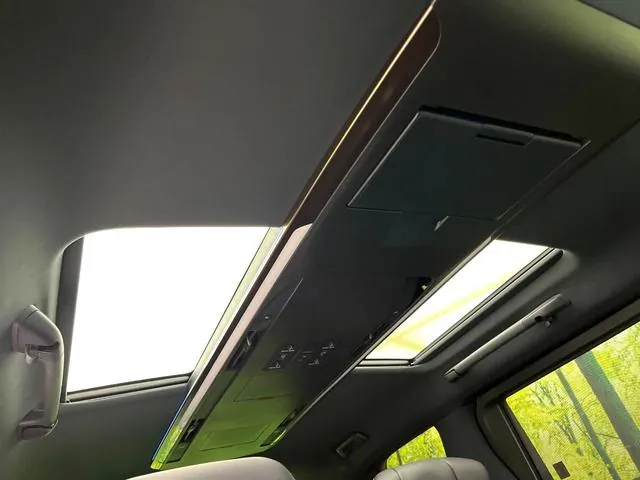 Toyota Alphard Hybrid Z 2023 photo 5