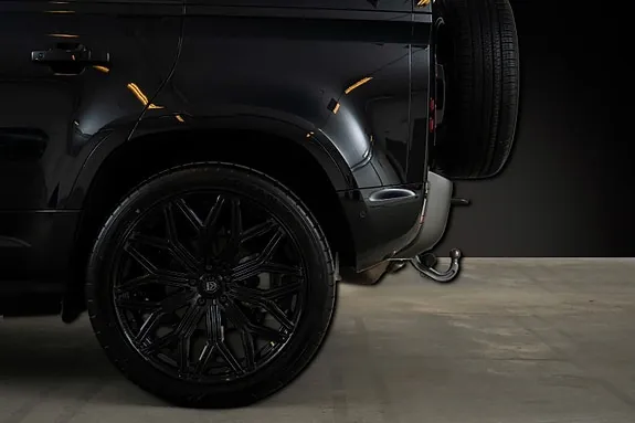 Land Rover Defender 110 2025 photo 3