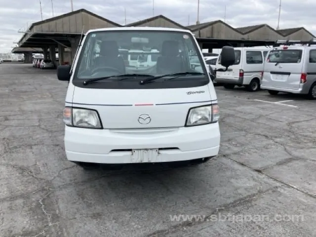 Mazda Bongo Van 2017 photo 2