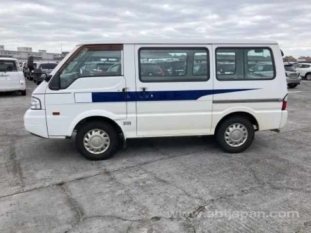 Mazda Bongo Van 2017 photo 4