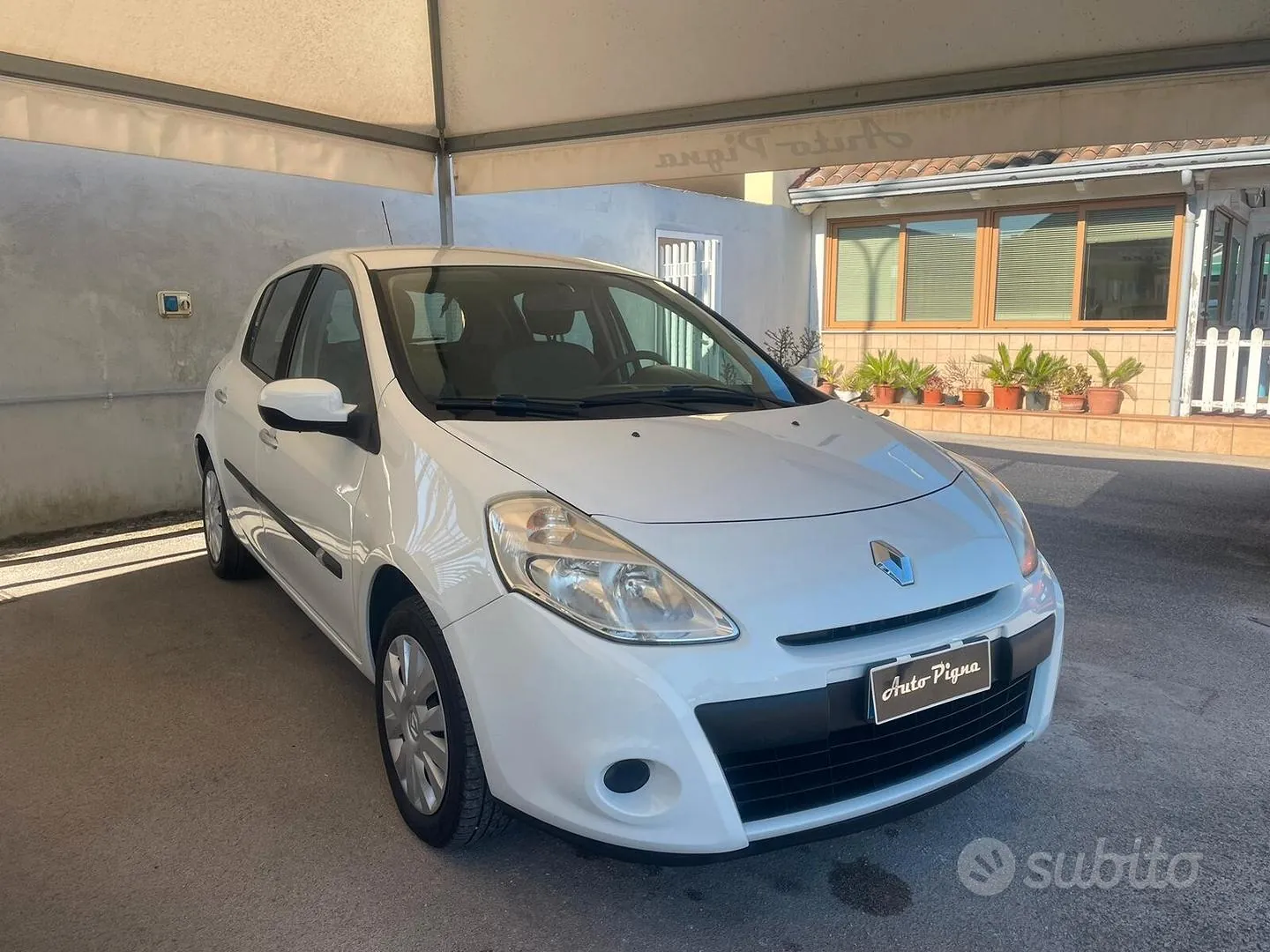 Renault Clio 2010 photo 3
