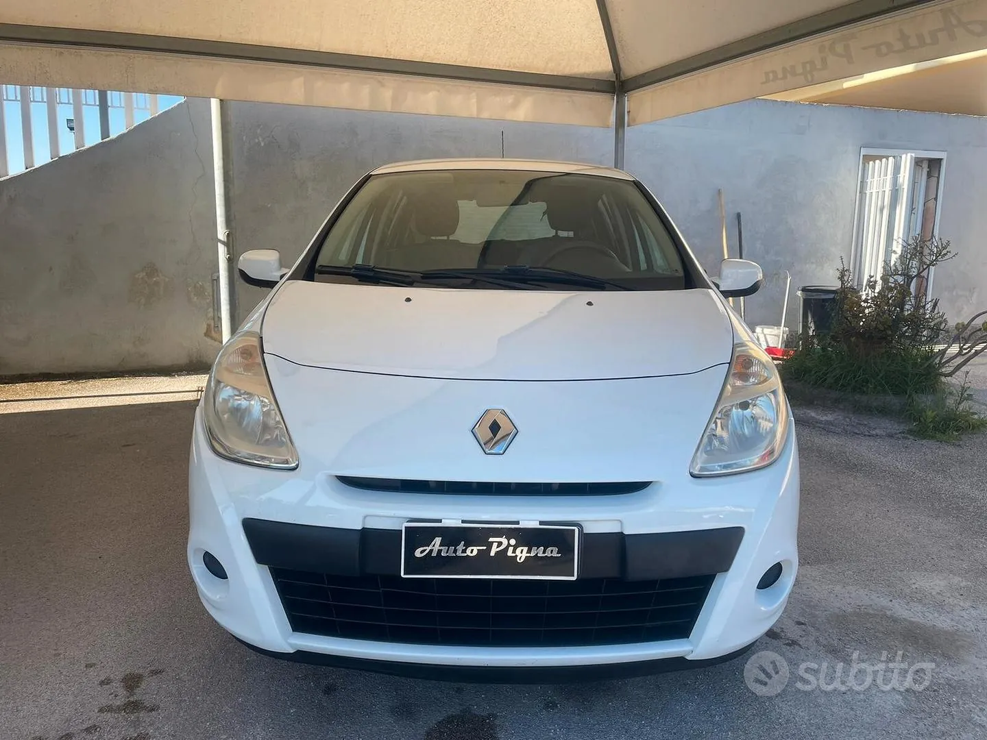 Renault Clio 2010 photo 2