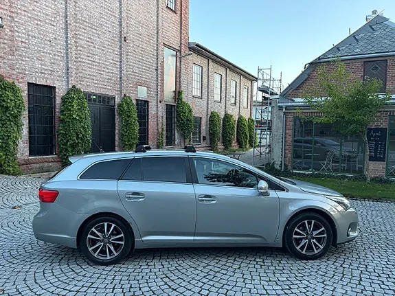 Toyota Avensis 2013 photo 3
