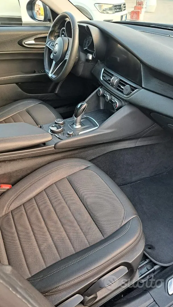Alfa Romeo Giulia 2020 photo 5