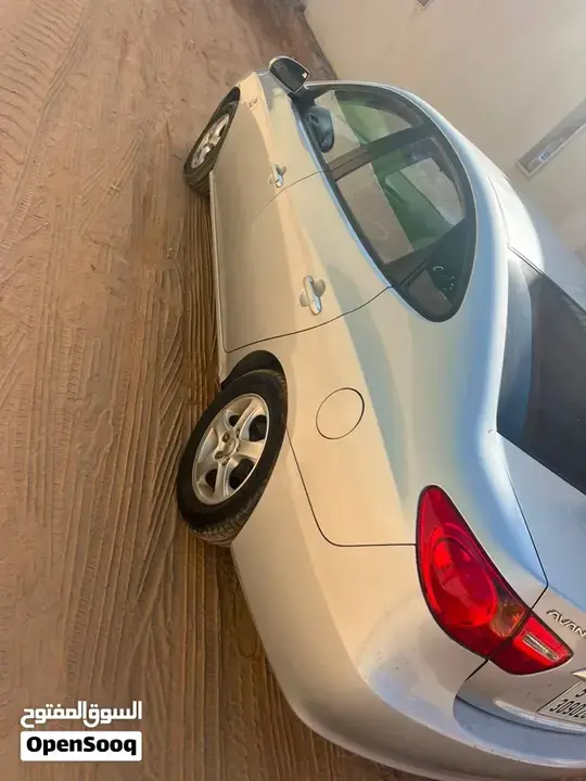 Hyundai Avante 2010 photo 2