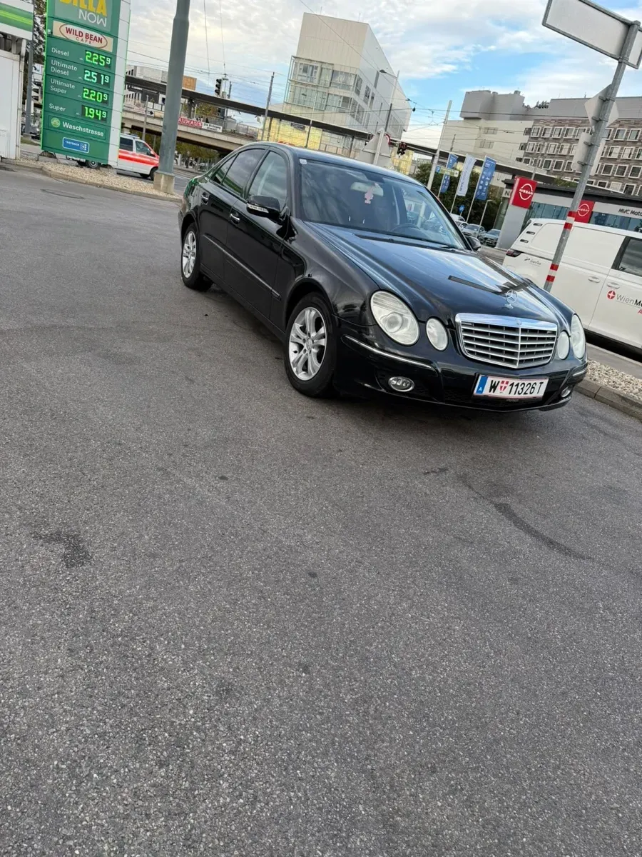 Mercedes-Benz E-Class 2006 photo 2