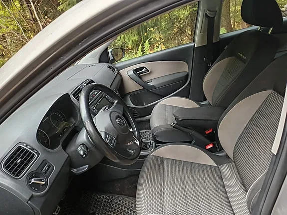 Volkswagen Polo Cross 2010 photo 3