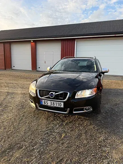 Volvo V70 2012 photo 2