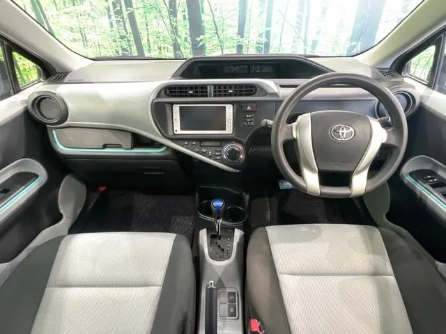 Toyota Aqua S 2012 photo 2