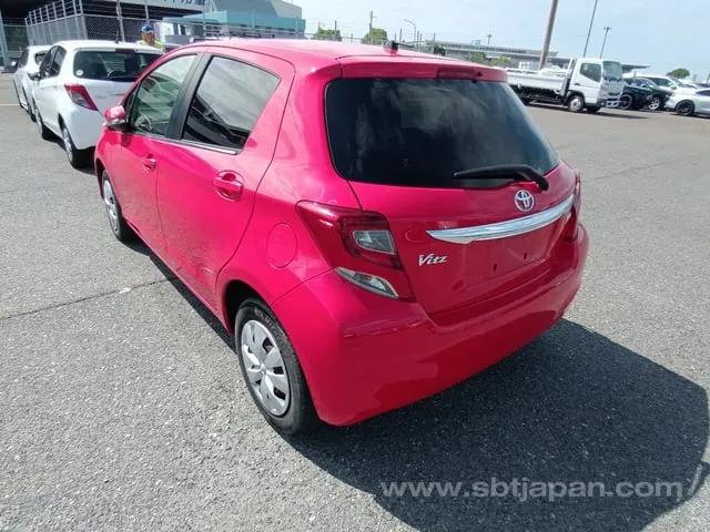 Toyota Vitz 2015 photo 3