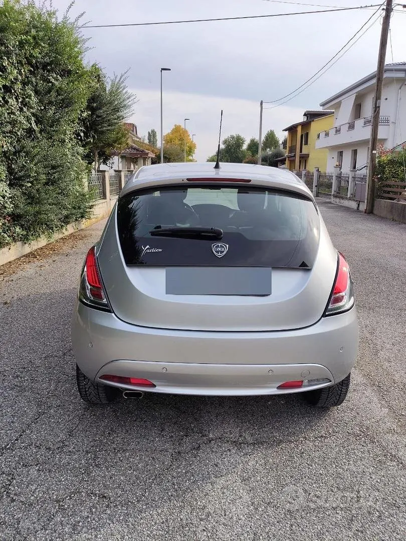 Lancia Ypsilon 2018 photo 2