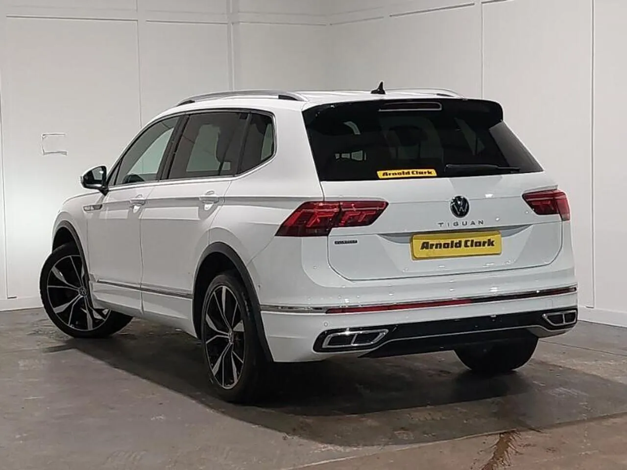 Volkswagen Tiguan Allspace 2023 photo 2