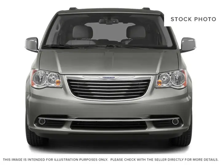 Chrysler Town & Country 2013 photo 2