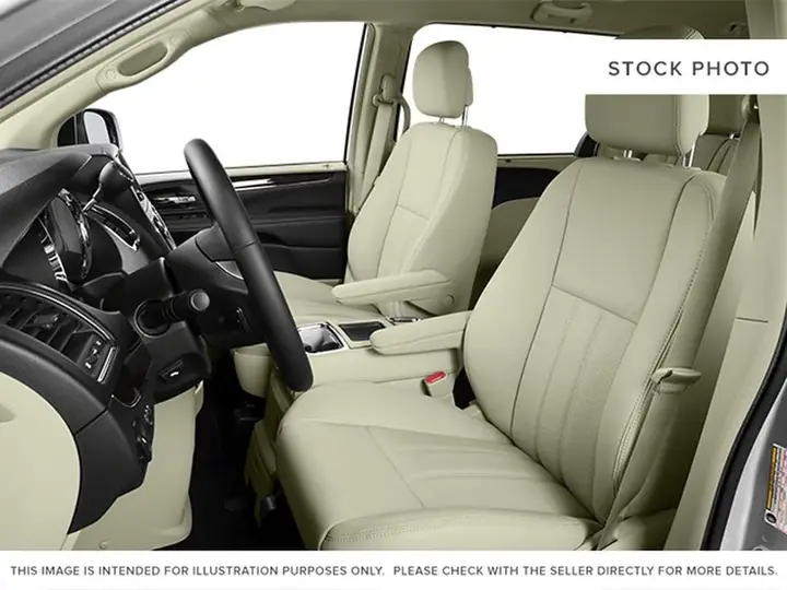 Chrysler Town & Country 2013 photo 5