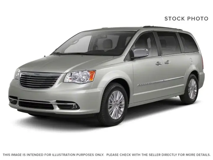 Chrysler Town & Country 2013 photo 3