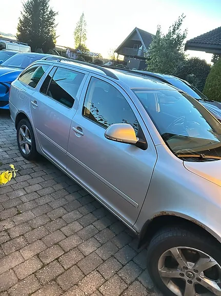 Skoda Octavia 2011 photo 2