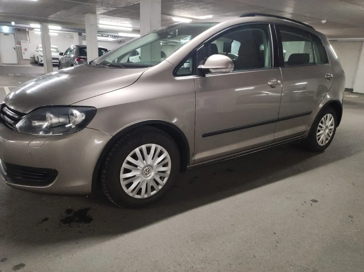 Volkswagen Golf 2010 photo 2