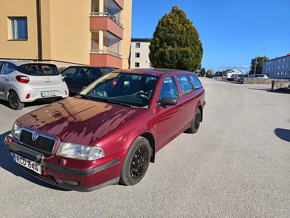 Skoda Octavia 1999 photo 4