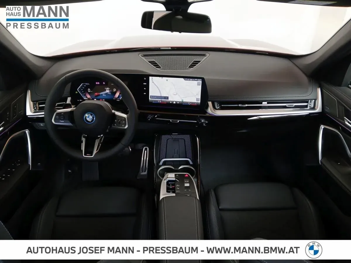 BMW Ix1 2026 photo 3