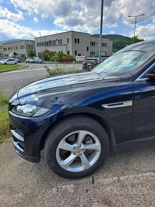 Jaguar F-Pace 2019 photo 2