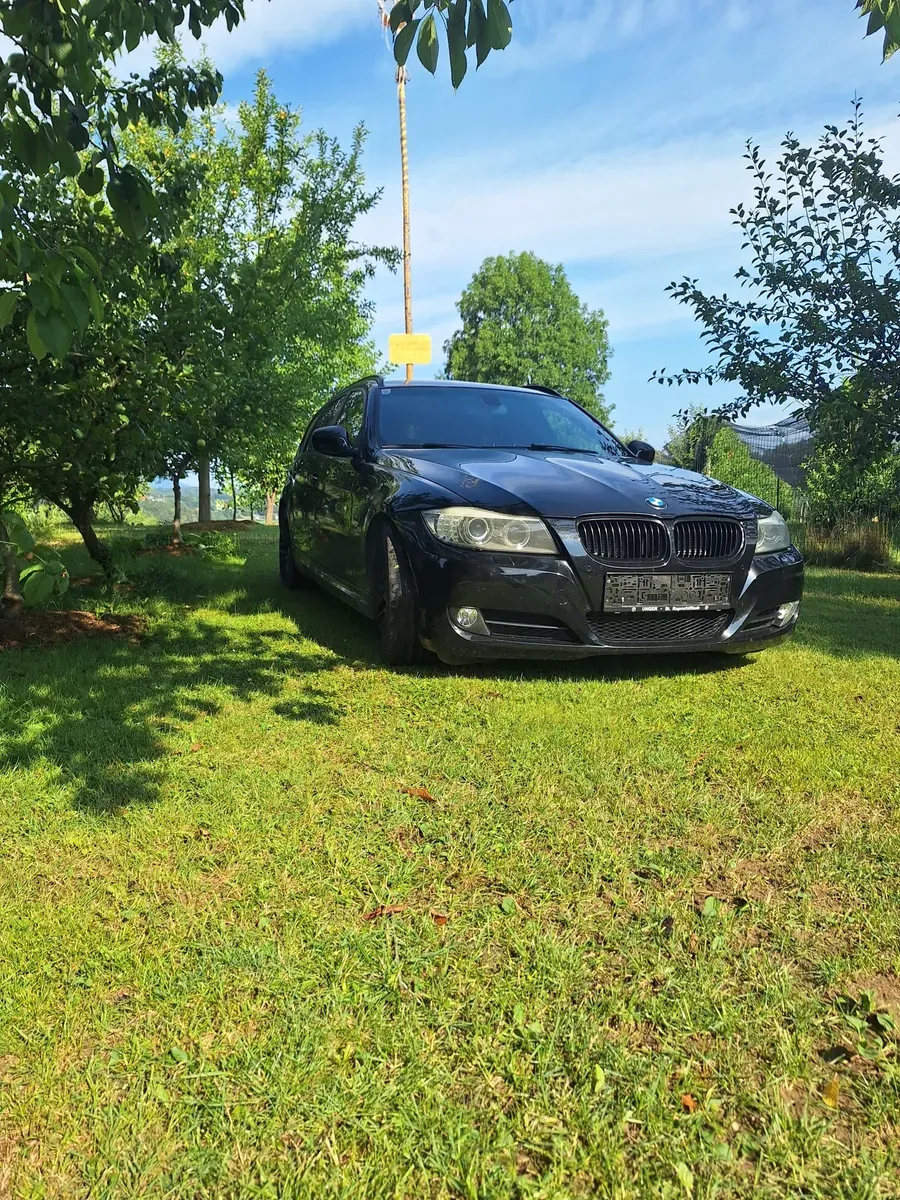 BMW 3 Series 2012 photo 2