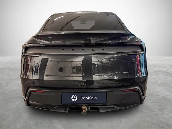 Tesla Model Y 2025 photo 4