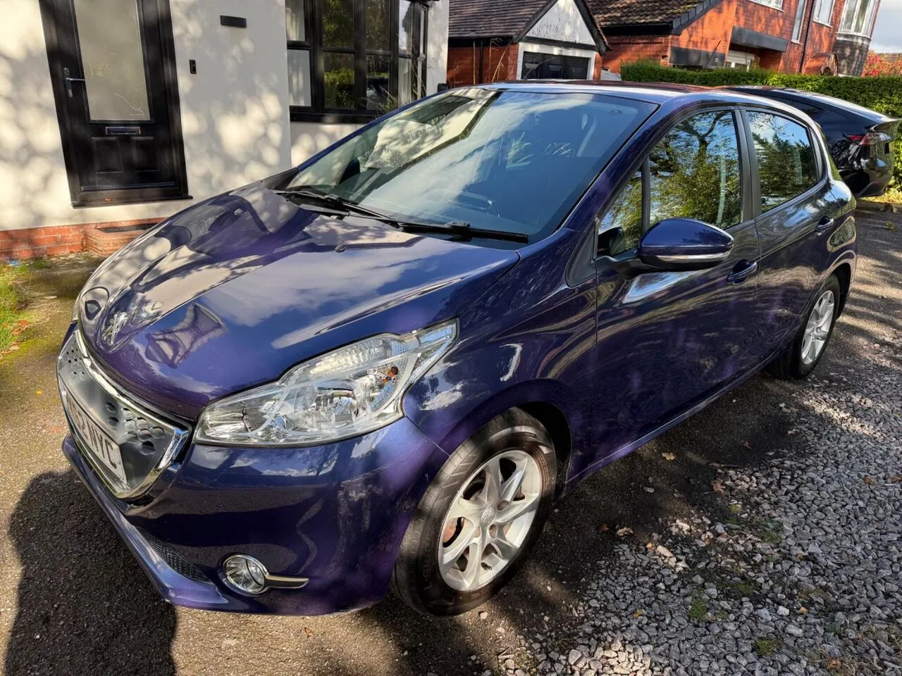 Peugeot 208 2012 photo 3