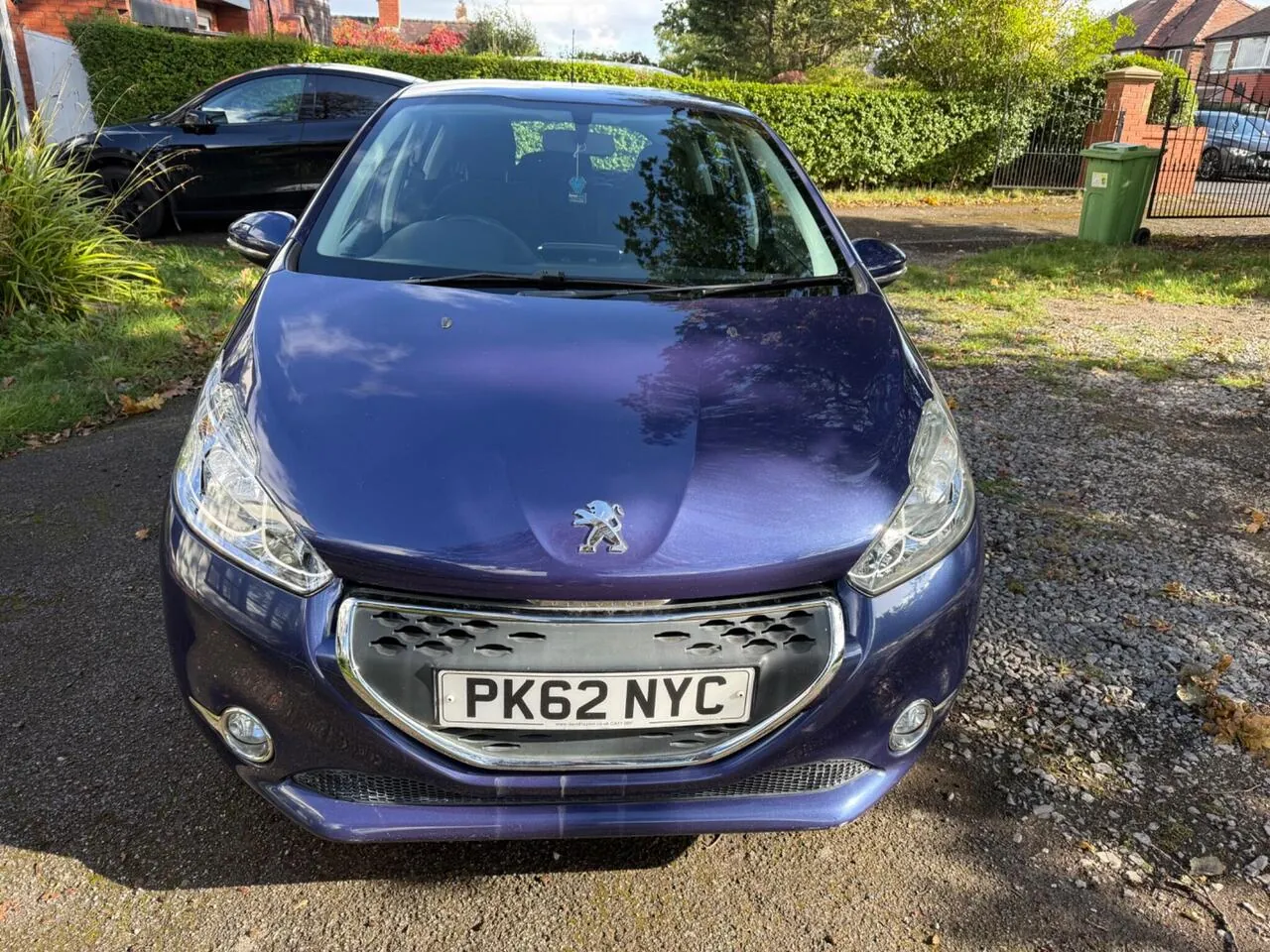 Peugeot 208 2012 photo 2