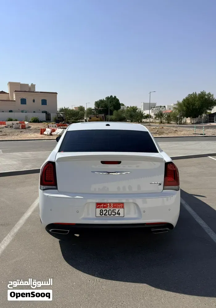 Chrysler 300 2023 photo 2