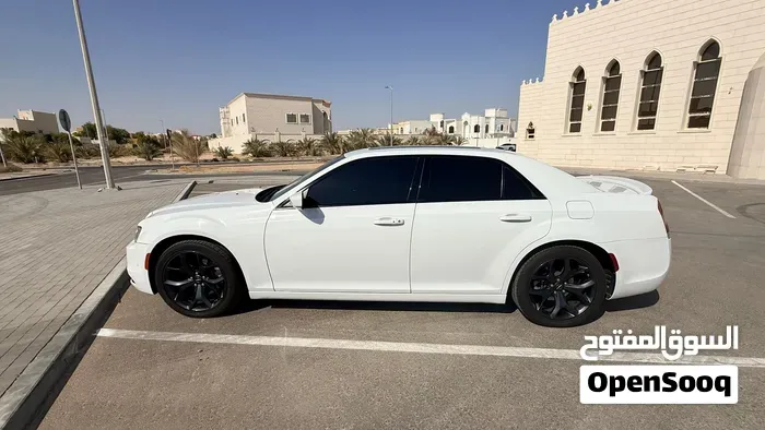 Chrysler 300 2023 photo 4