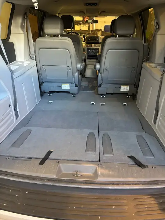 Volkswagen Routan 2011 photo 5